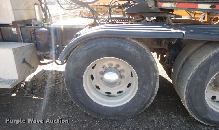 image for item DL2630 2000 Peterbilt 378  semi truck