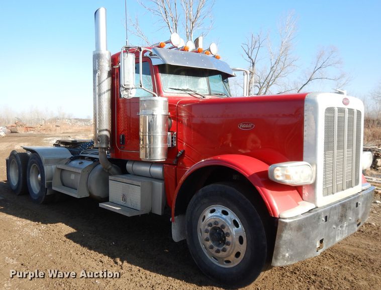 image for item DL2632 2010 Peterbilt 389  semi truck