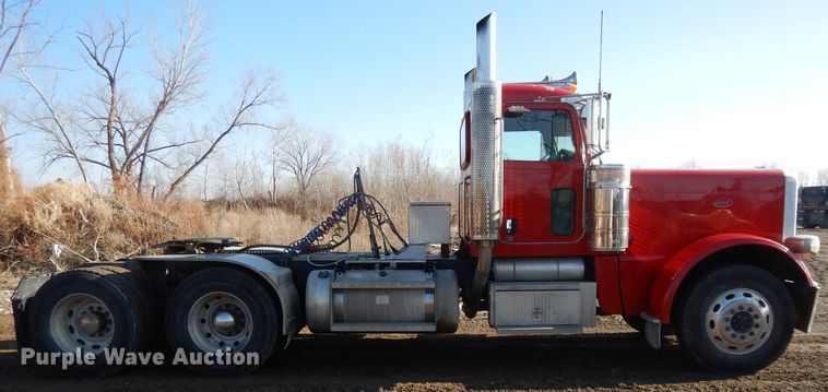 image for item DL2632 2010 Peterbilt 389  semi truck