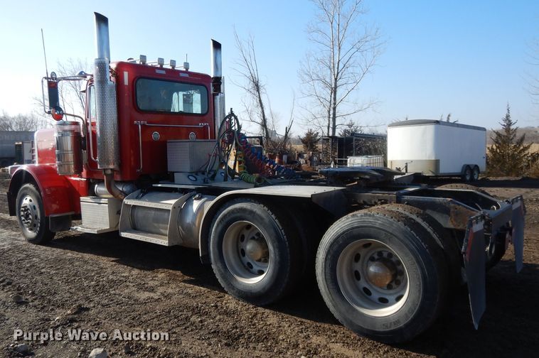 image for item DL2632 2010 Peterbilt 389  semi truck