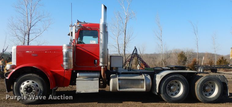 image for item DL2632 2010 Peterbilt 389  semi truck