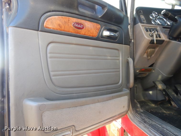 image for item DL2632 2010 Peterbilt 389  semi truck