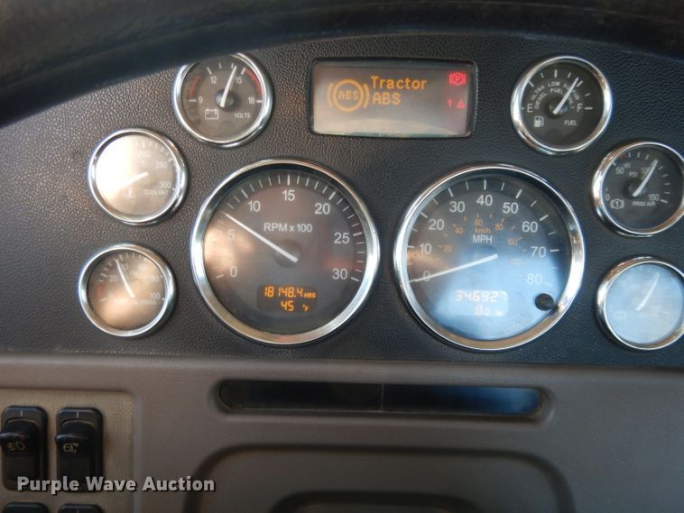 image for item DL2632 2010 Peterbilt 389  semi truck