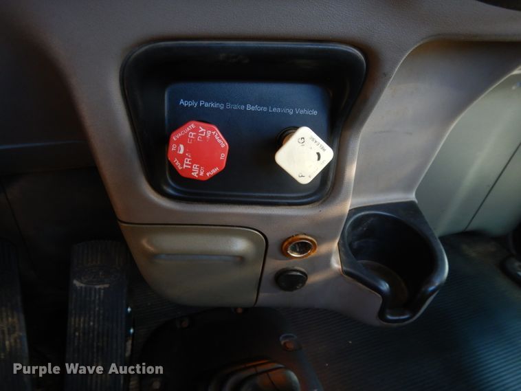 image for item DL2632 2010 Peterbilt 389  semi truck