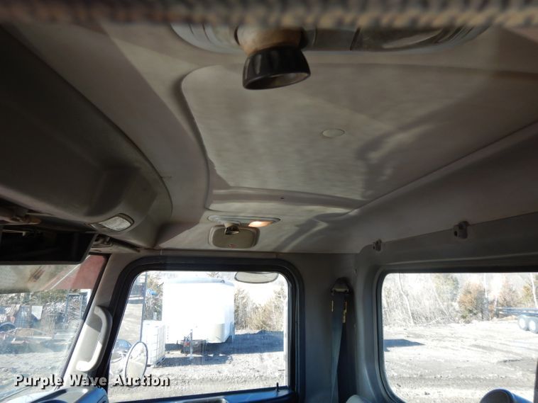 image for item DL2632 2010 Peterbilt 389  semi truck