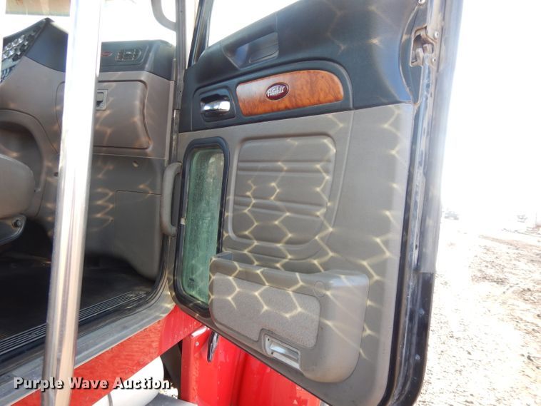 image for item DL2632 2010 Peterbilt 389  semi truck