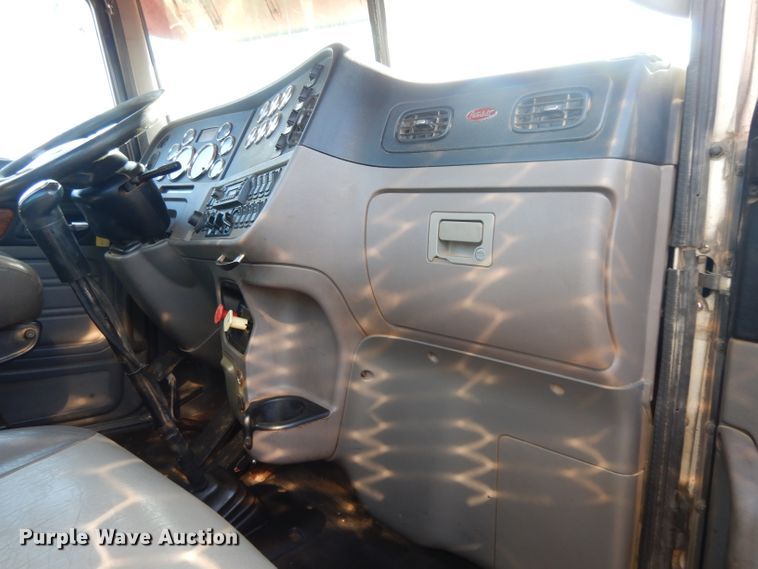 image for item DL2632 2010 Peterbilt 389  semi truck