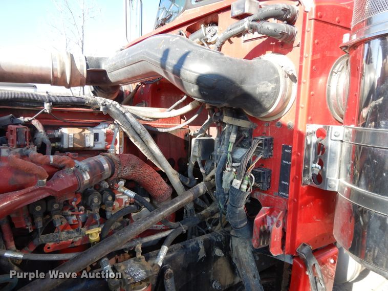 image for item DL2632 2010 Peterbilt 389  semi truck