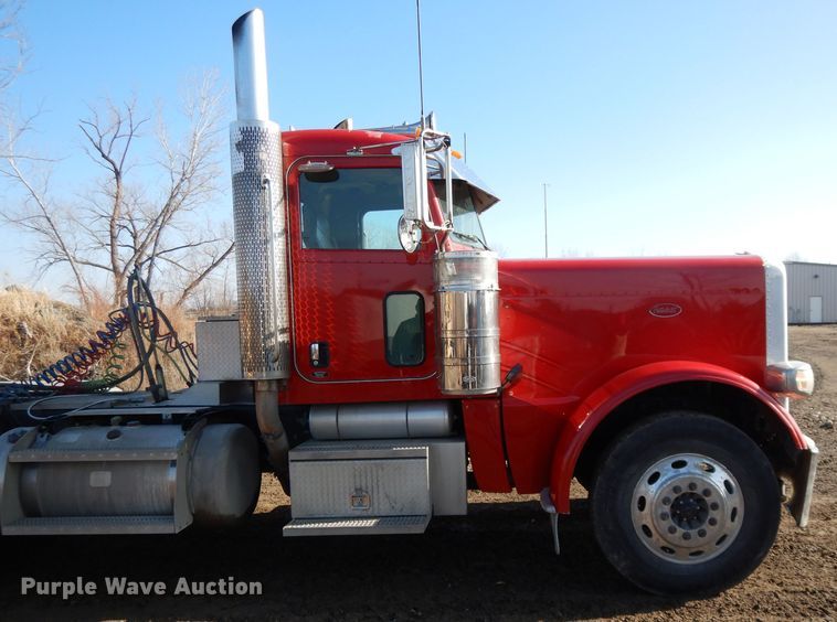image for item DL2632 2010 Peterbilt 389  semi truck
