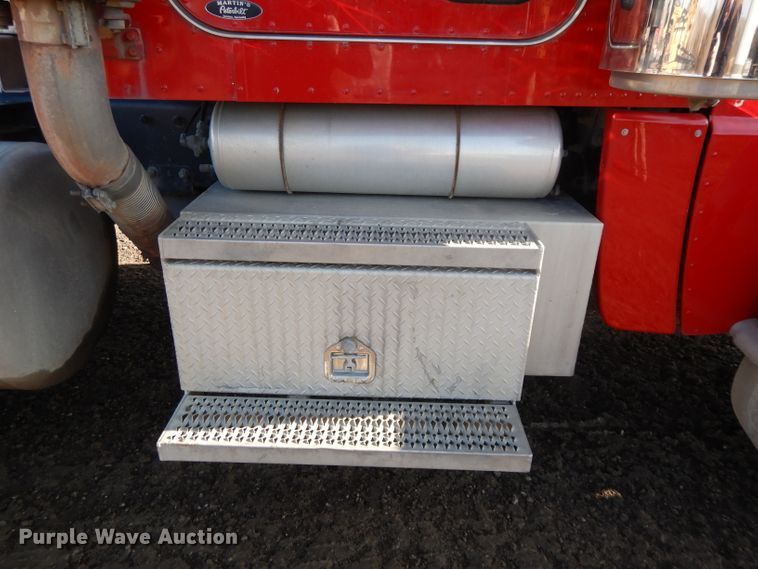 image for item DL2632 2010 Peterbilt 389  semi truck