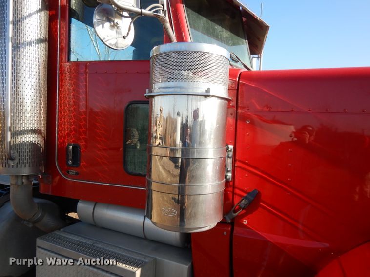 image for item DL2632 2010 Peterbilt 389  semi truck