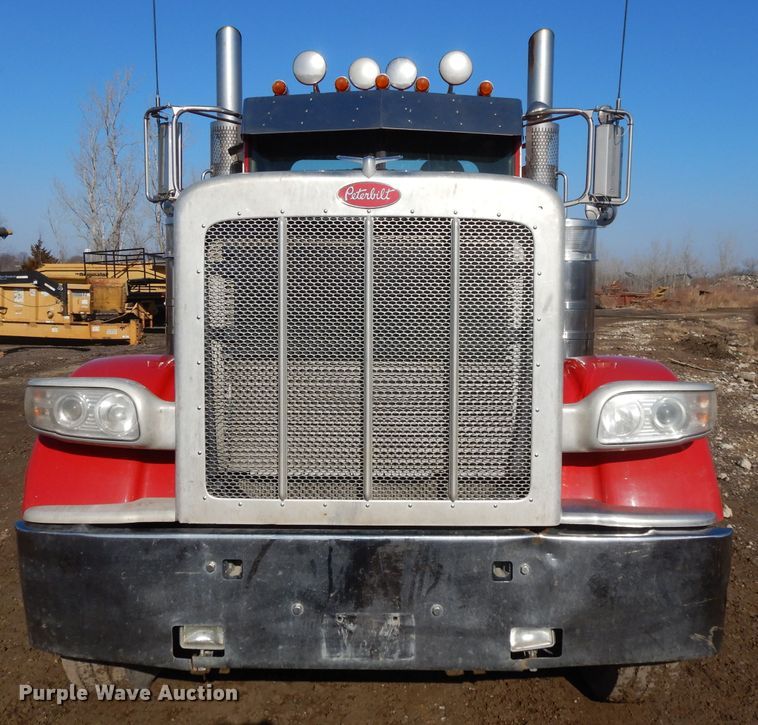 image for item DL2632 2010 Peterbilt 389  semi truck