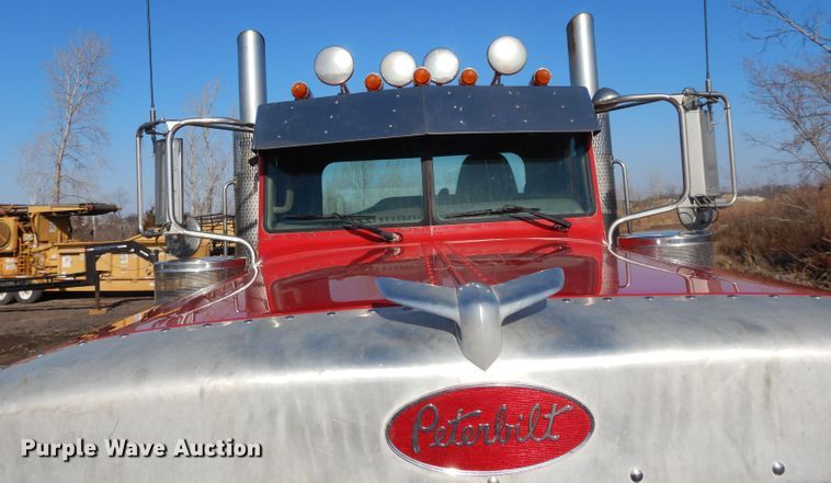 image for item DL2632 2010 Peterbilt 389  semi truck