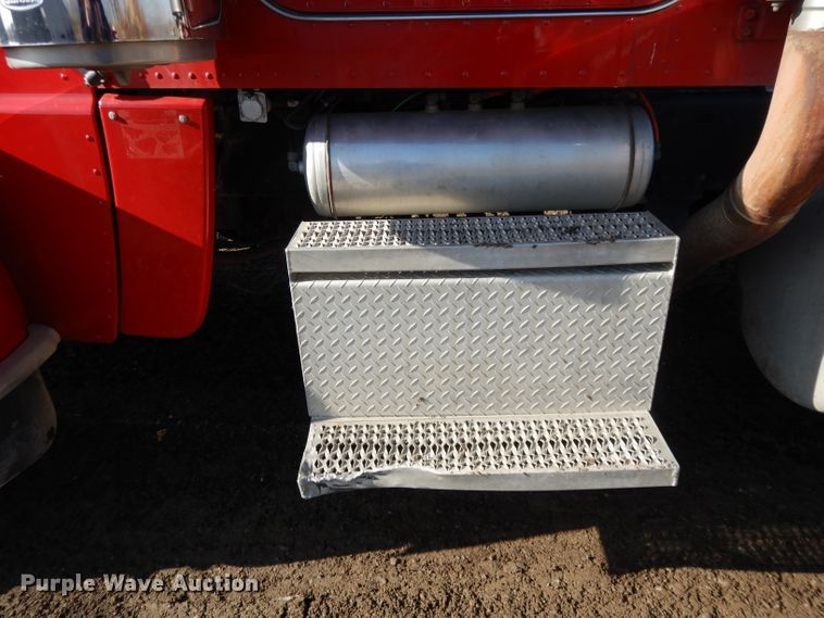 image for item DL2632 2010 Peterbilt 389  semi truck