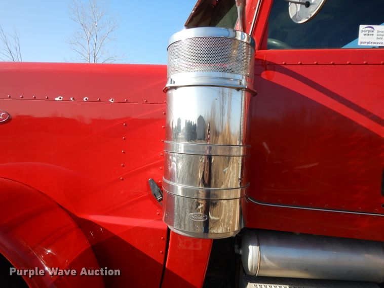 image for item DL2632 2010 Peterbilt 389  semi truck