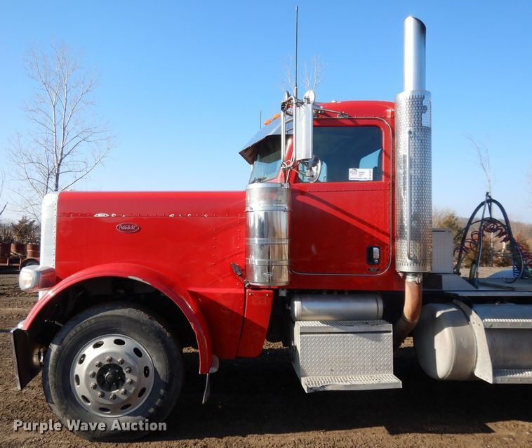 image for item DL2632 2010 Peterbilt 389  semi truck