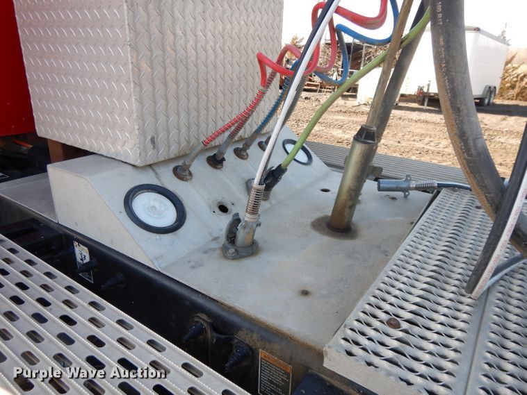 image for item DL2632 2010 Peterbilt 389  semi truck