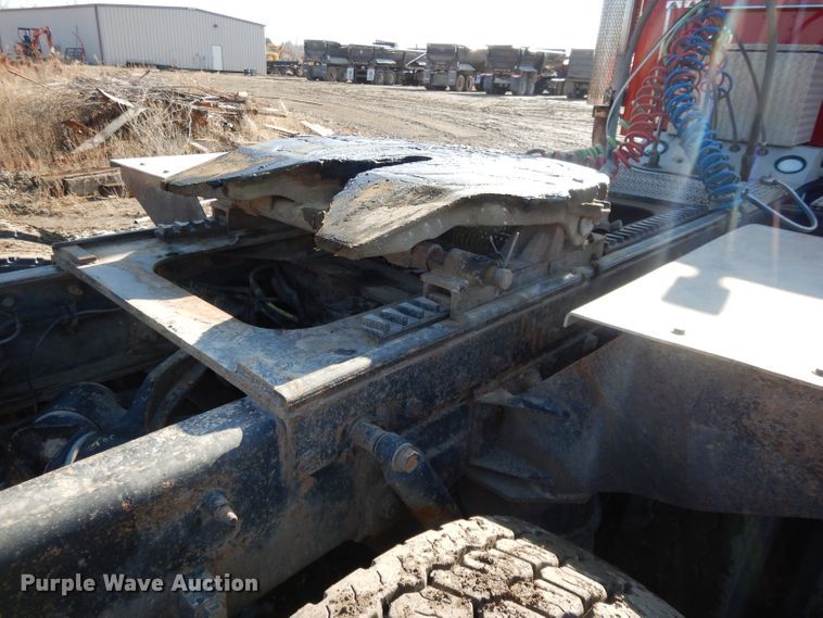 image for item DL2632 2010 Peterbilt 389  semi truck