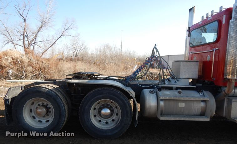 image for item DL2632 2010 Peterbilt 389  semi truck