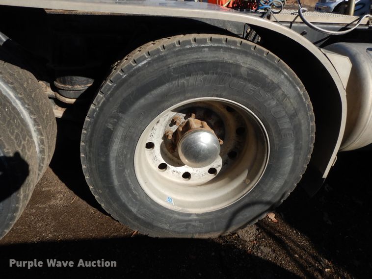 image for item DL2632 2010 Peterbilt 389  semi truck