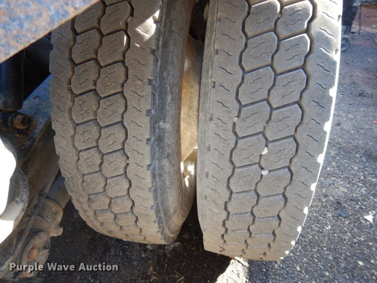 image for item DL2632 2010 Peterbilt 389  semi truck