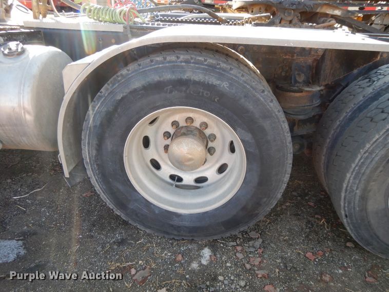 image for item DL2632 2010 Peterbilt 389  semi truck