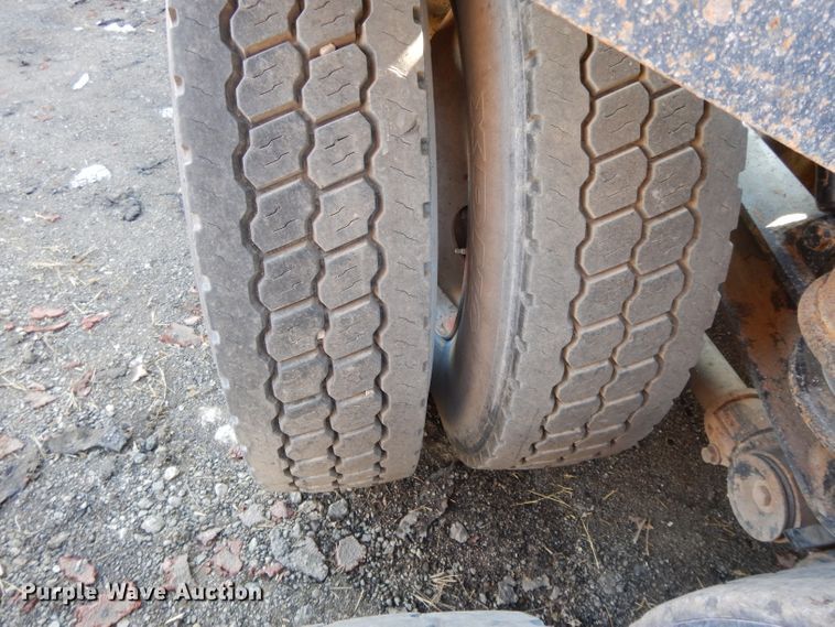 image for item DL2632 2010 Peterbilt 389  semi truck