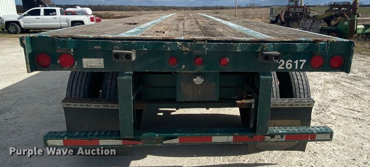 image for item EL9701 2005 Cheetah flatbed trailer