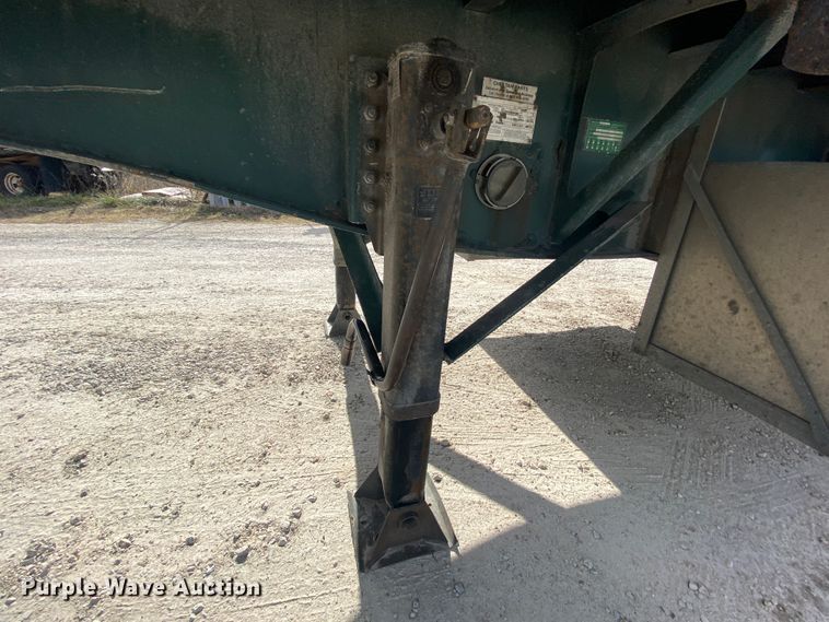 image for item EL9701 2005 Cheetah flatbed trailer