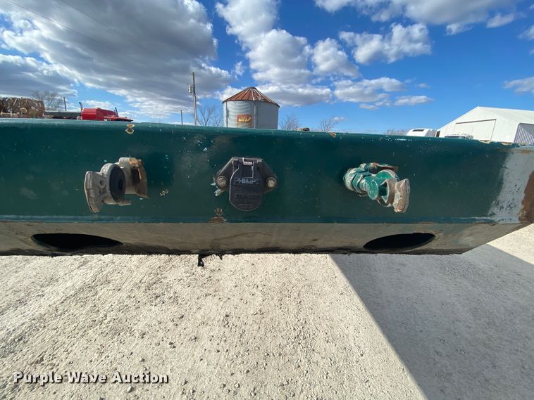 image for item EL9701 2005 Cheetah flatbed trailer