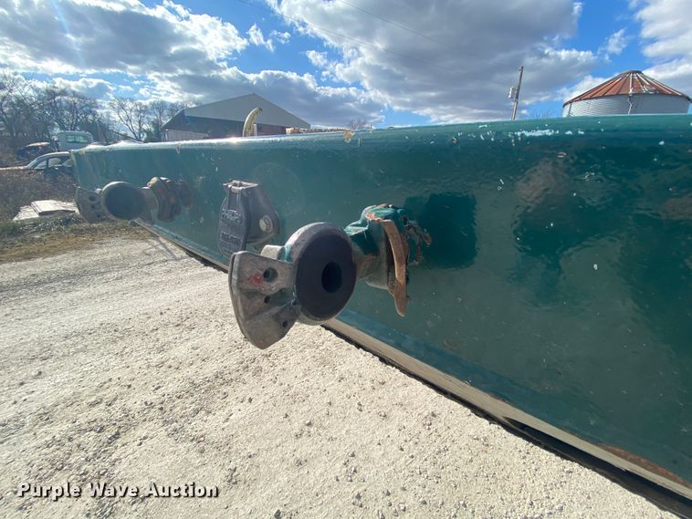 image for item EL9701 2005 Cheetah flatbed trailer