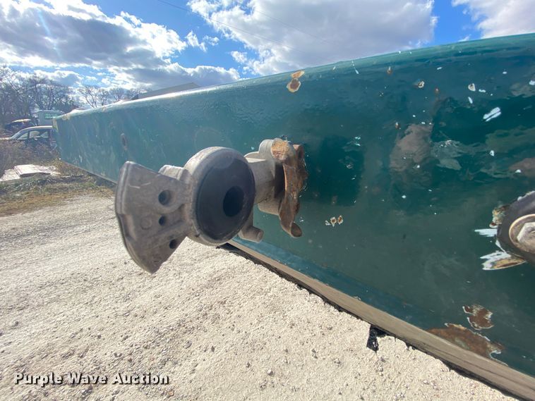 image for item EL9701 2005 Cheetah flatbed trailer