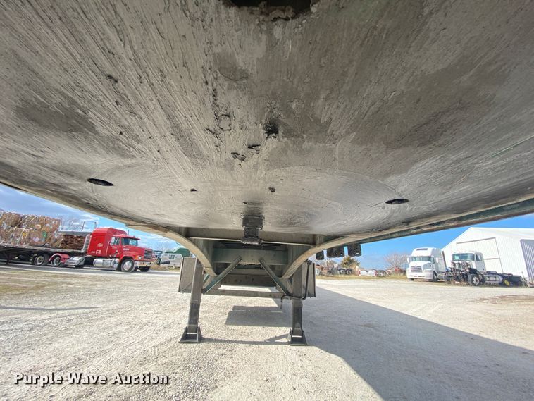 image for item EL9701 2005 Cheetah flatbed trailer