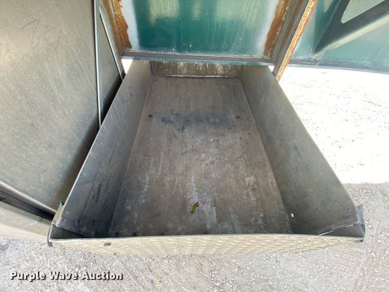 image for item EL9701 2005 Cheetah flatbed trailer