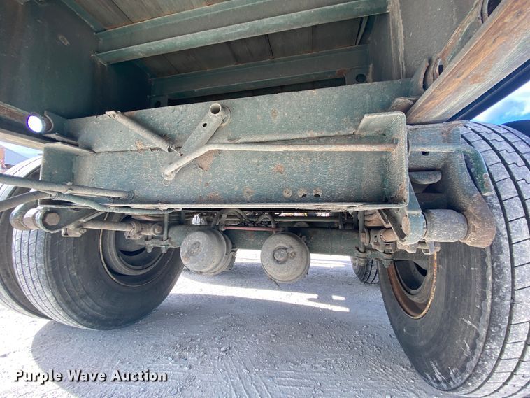 image for item EL9701 2005 Cheetah flatbed trailer