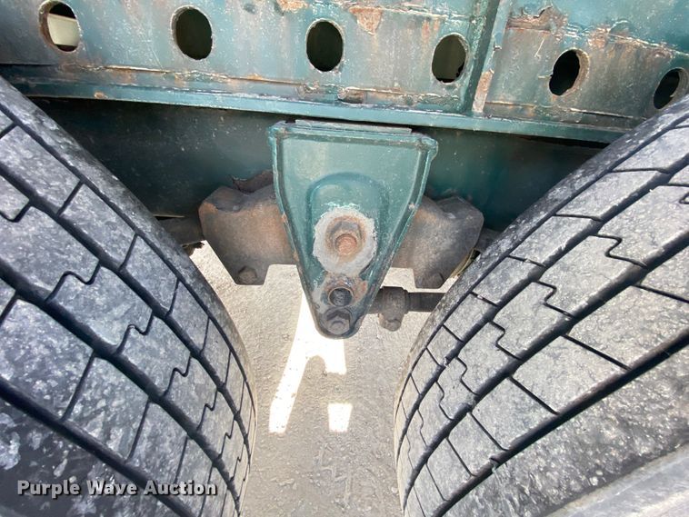 image for item EL9701 2005 Cheetah flatbed trailer