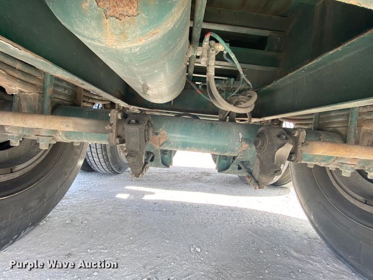 image for item EL9701 2005 Cheetah flatbed trailer