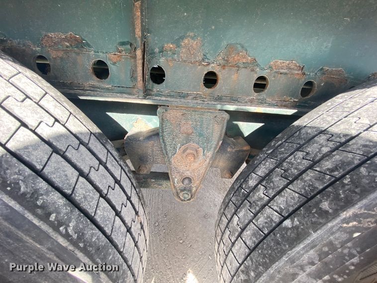 image for item EL9701 2005 Cheetah flatbed trailer