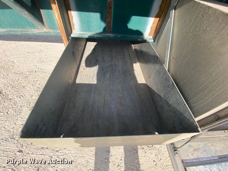 image for item EL9701 2005 Cheetah flatbed trailer