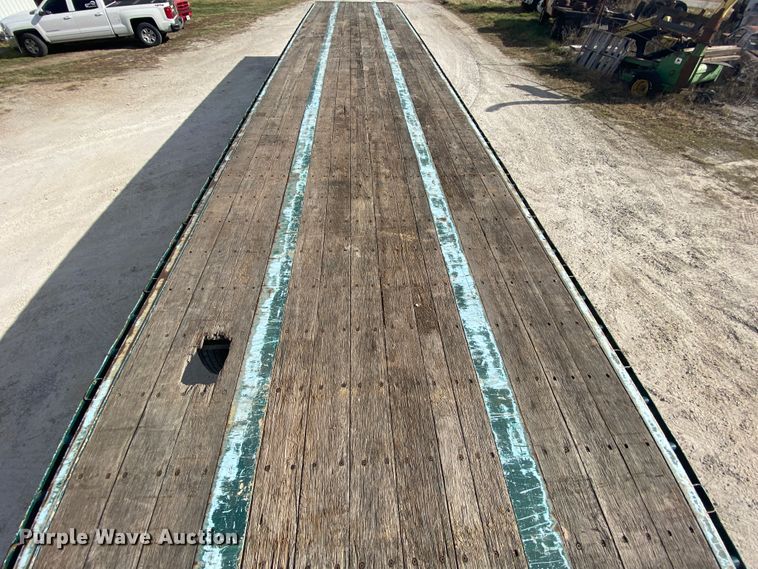 image for item EL9701 2005 Cheetah flatbed trailer