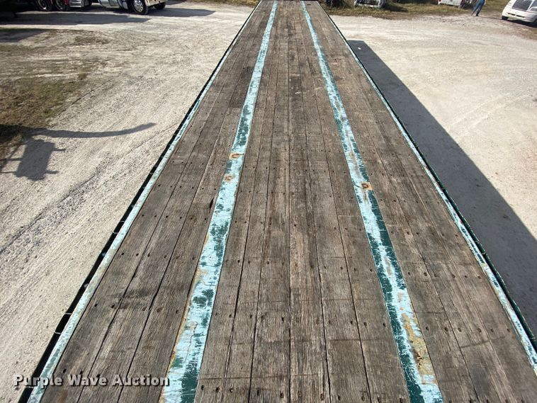 image for item EL9701 2005 Cheetah flatbed trailer