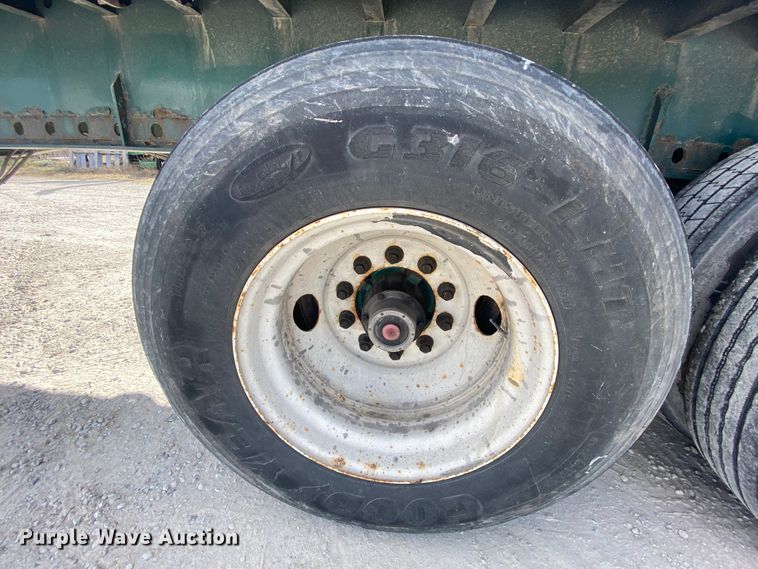 image for item EL9701 2005 Cheetah flatbed trailer