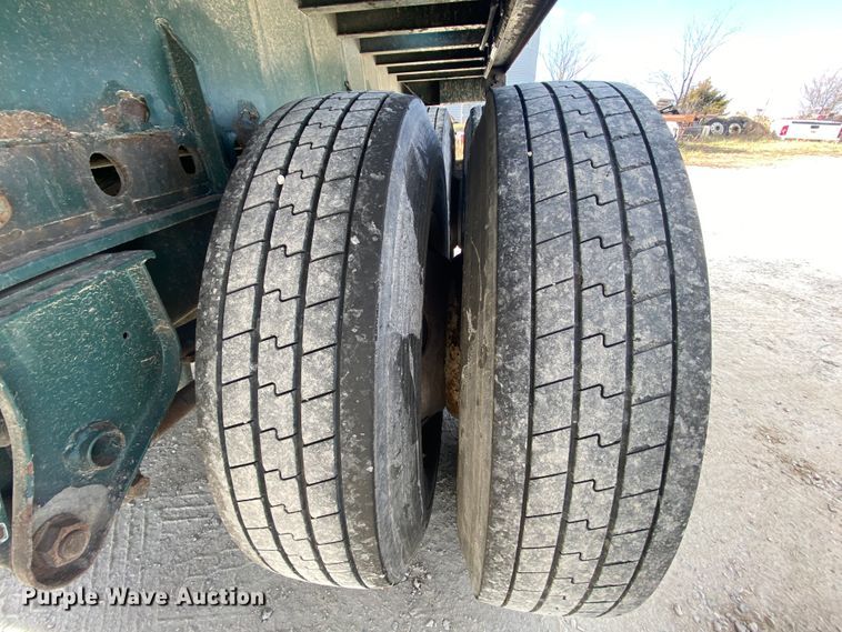 image for item EL9701 2005 Cheetah flatbed trailer