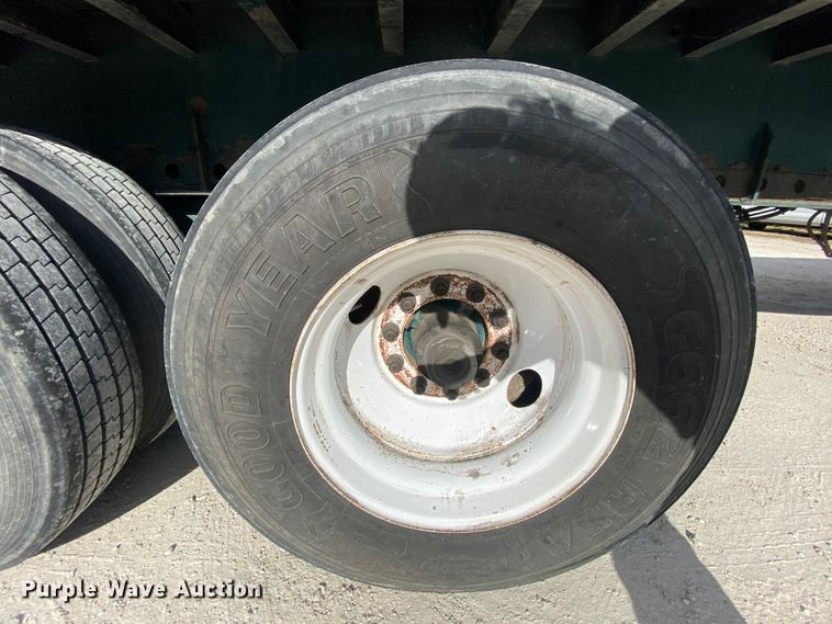 image for item EL9701 2005 Cheetah flatbed trailer