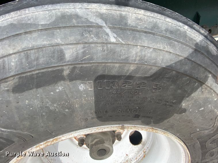 image for item EL9701 2005 Cheetah flatbed trailer