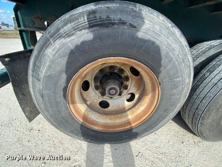 image for item EL9701 2005 Cheetah flatbed trailer