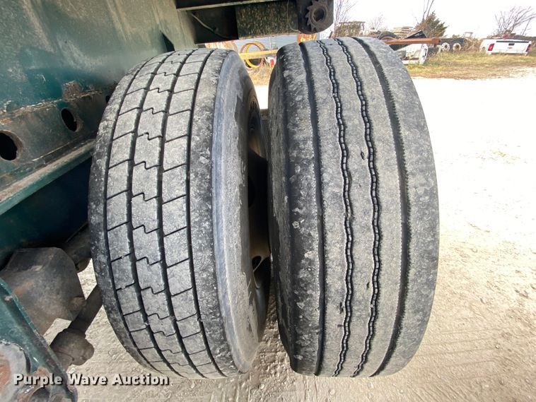 image for item EL9701 2005 Cheetah flatbed trailer