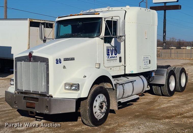 image for item FW9625 2005 Kenworth T800  semi truck