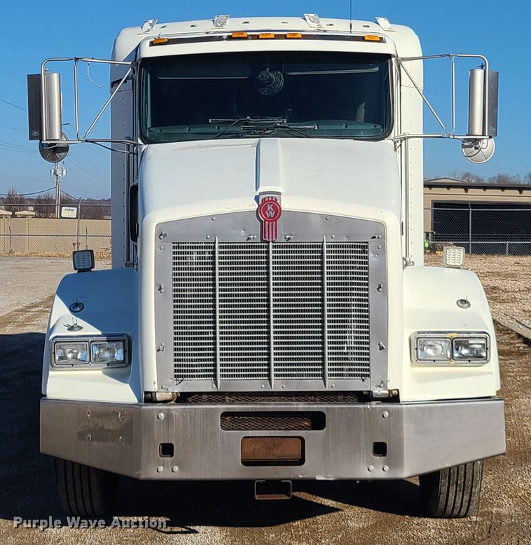 image for item FW9625 2005 Kenworth T800  semi truck