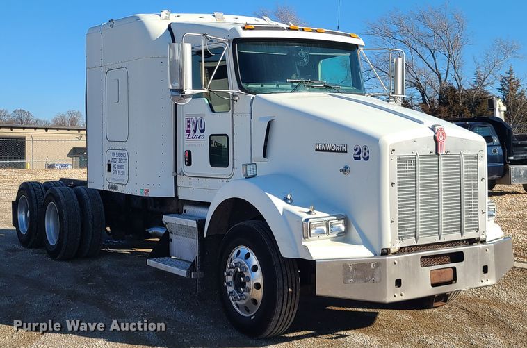 image for item FW9625 2005 Kenworth T800  semi truck